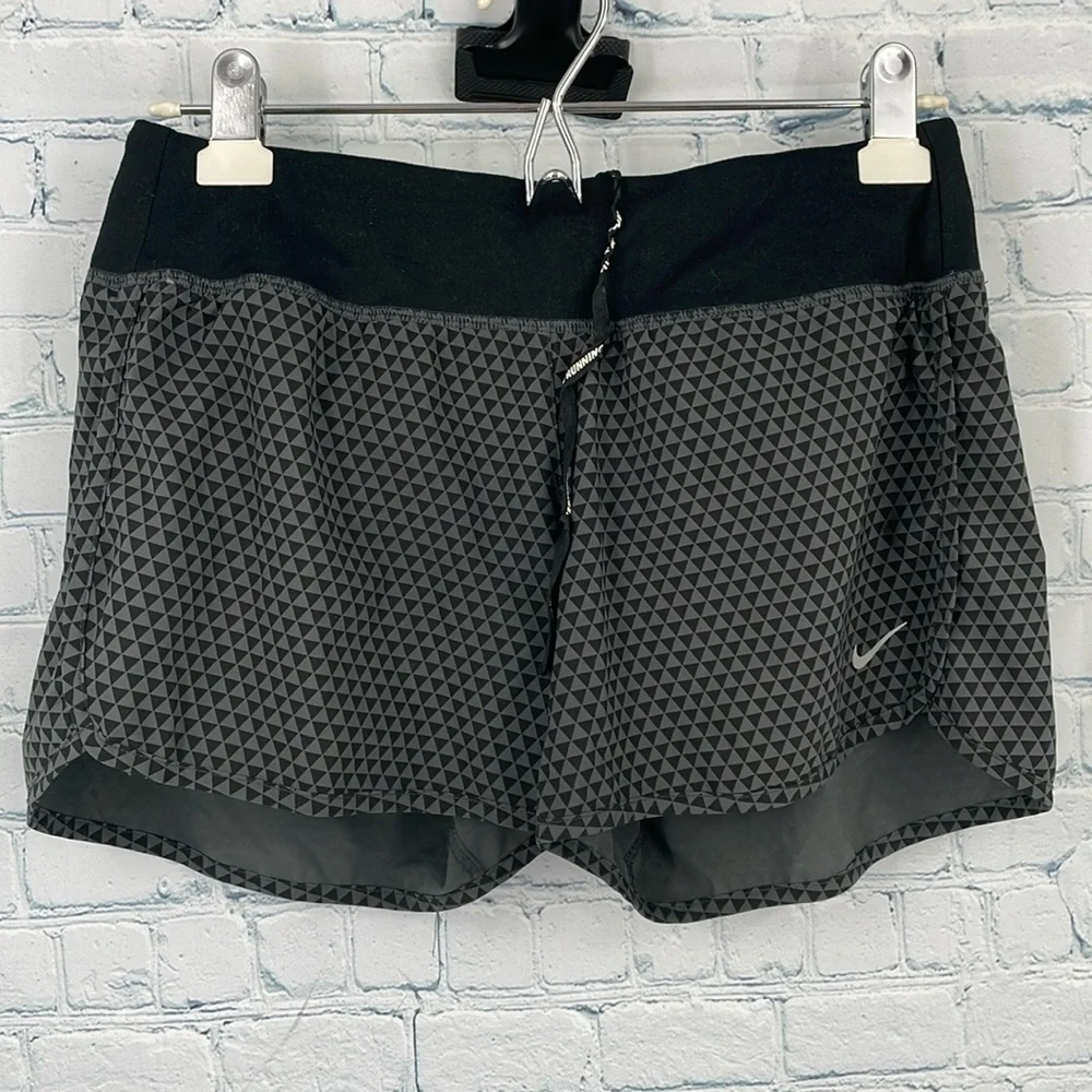 Nike dry-fit running hiking shorts workout with lining underneath size small